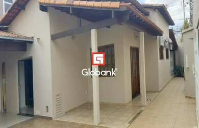 Imagem: A casa à venda possui 4 Dormitórios, 3 Banheiros e 206m²