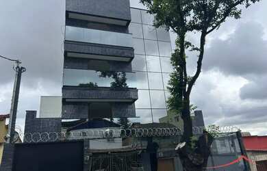 Imagem: O apartamento possui 3 Dormitórios, 1 Banheiro, 2 Vagas na