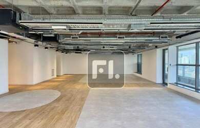 Imagem: O depósito possui 5 Vagas na garagem, 620m² de Área e está