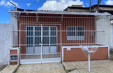 Imagem: A casa possui 2 Dormitórios, 1 Banheiro, 1 Vaga na garagem