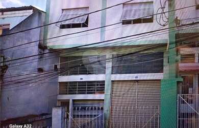 Imagem: O depósito possui 4 Vagas na garagem, 800m² de Área e está