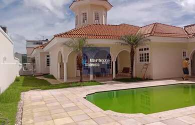 Imagem 2: Casa de alto padrão à venda no Centro de São Lourenço - MG