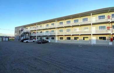 Imagem: O apartamento possui 3 Dormitórios, 1 Banheiro, 1 Vaga na garagem