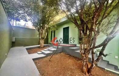 Imagem: O depósito possui 3 Vagas na garagem e 310m² de Área e está