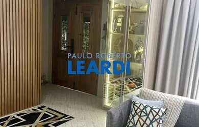 Imagem: A casa em condomínio possui 5 Dormitórios, 5 Banheiros, 2