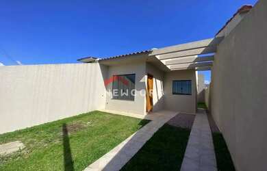 Imagem: A casa possui 3 Dormitórios, 2 Banheiros, 2 Vagas na garagem