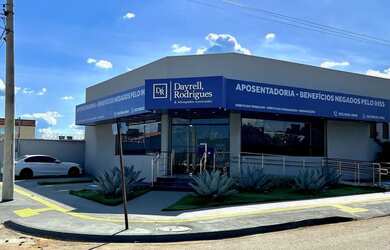 Imagem: O depósito possui 5 Vagas na garagem, 230m² de Área e está