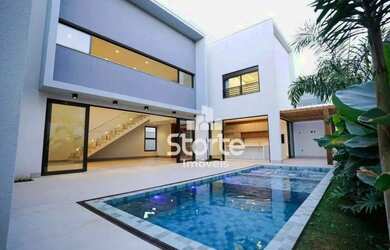 Imagem: A casa em condomínio possui 4 Dormitórios, 5 Banheiros e 300m²