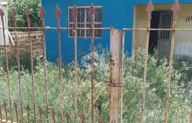 Imagem: A casa possui 2 Dormitórios, 2 Banheiros, 2 Vagas na garagem