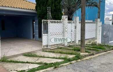 Imagem: A casa possui 3 Dormitórios, 4 Banheiros, 4 Vagas na garagem