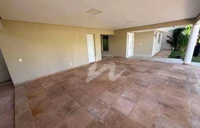 Imagem: A casa em condomínio possui 4 Dormitórios, 3 Banheiros, 5