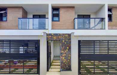 Imagem: A casa possui 3 Dormitórios, 3 Banheiros, 2 Vagas na garagem