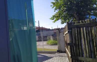 Imagem: A casa possui 1 Dormitório, 1 Banheiro, 1 Vaga na garagem