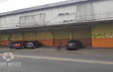 Imagem: O depósito possui 5 Vagas na garagem e 1915m² de Área e está