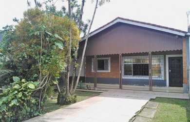 Imagem: A casa possui 3 Dormitórios, 2 Banheiros, 5 Vagas na garagem