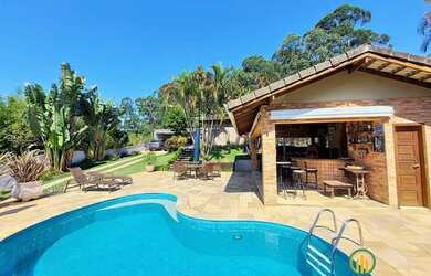 Imagem: A casa em condomínio possui 5 Dormitórios, 5 Banheiros, 5