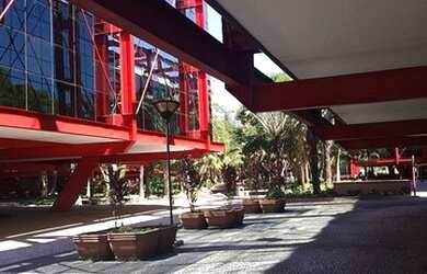 Imagem: O depósito possui 2 Vagas na garagem e 80m² de Área e está