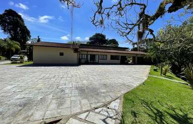 Imagem: A casa em condomínio possui 5 Dormitórios, 5 Banheiros, 5