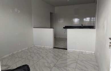 Imagem: A casa possui 2 Dormitórios, 1 Banheiro, 1 Vaga na garagem