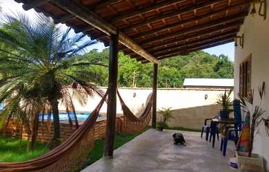 Imagem: A casa possui 2 Dormitórios, 1 Banheiro, 4 Vagas na garagem