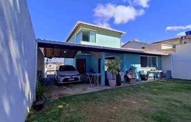 Imagem: A casa possui 4 Dormitórios, 3 Banheiros, 4 Vagas na garagem