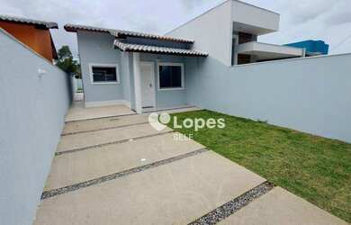 Imagem: A casa possui 2 Dormitórios, 1 Banheiro, 2 Vagas na garagem