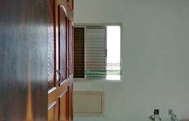 Imagem: O apartamento possui 3 Dormitórios, 1 Banheiro, 1 Vaga na garagem