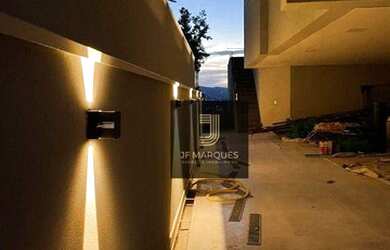 Imagem: A casa em condomínio possui 4 Dormitórios, 5 Banheiros, 5