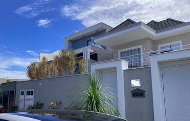 Imagem: A casa em condomínio possui 4 Dormitórios, 5 Banheiros, 3