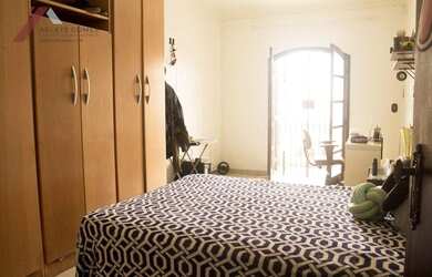 Imagem: A casa possui 3 Dormitórios, 3 Banheiros, 2 Vagas na garagem