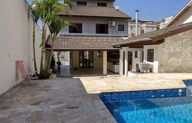 Imagem: A casa possui 3 Dormitórios, 5 Banheiros, 5 Vagas na garagem