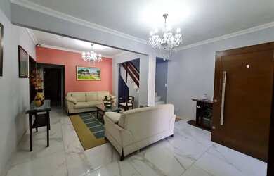 Imagem: A casa para alugar possui 4 Dormitórios, 5 Banheiros, 3 Vagas