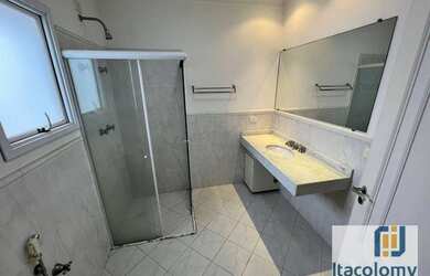 Imagem: A casa em condomínio possui 5 Dormitórios, 5 Banheiros, 2