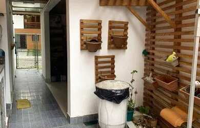 Imagem: A casa possui 5 Dormitórios, 4 Banheiros, 4 Vagas na garagem