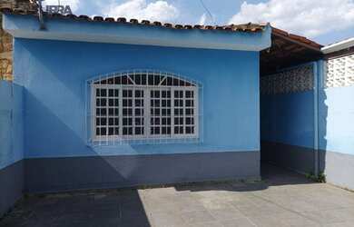 Imagem: A casa possui 3 Dormitórios, 2 Banheiros, 2 Vagas na garagem