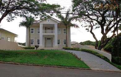 Imagem: A casa em condomínio possui 4 Dormitórios, 5 Banheiros, 5