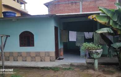 Imagem: A casa possui 1 Dormitório, 1 Banheiro, 1 Vaga na garagem