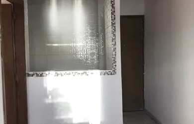 Imagem: A casa possui 1 Dormitório, 1 Banheiro e está localizado