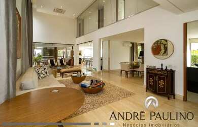 Imagem: A casa em condomínio possui 5 Dormitórios, 5 Banheiros, 544m²