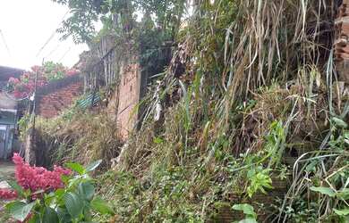 Imagem: A casa possui 2 Dormitórios, 1 Banheiro, 2 Vagas na garagem