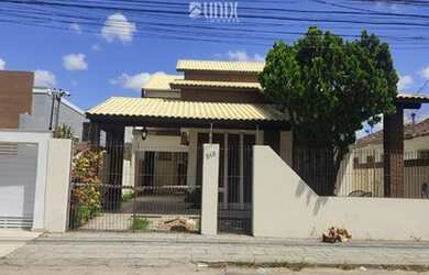 Imagem: A casa possui 3 Dormitórios, 1 Banheiro, 3 Vagas na garagem