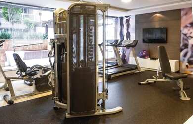 Imagem: O apartamento possui 1 Dormitório, 1 Banheiro, 1 Vaga na garagem