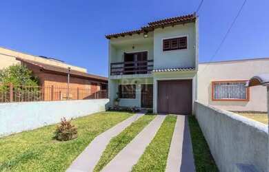 Imagem: A casa possui 4 Dormitórios, 5 Banheiros, 4 Vagas na garagem