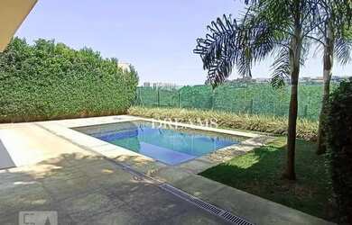 Imagem: A casa em condomínio possui 4 Dormitórios, 5 Banheiros, 5