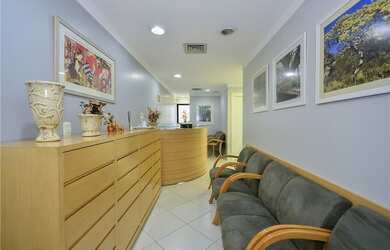 Imagem: O depósito possui 2 Vagas na garagem e 51m² de Área e está