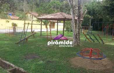 Imagem: A casa em condomínio possui 4 Dormitórios, 3 Banheiros, 2