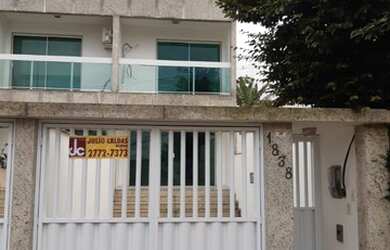 Imagem: A casa possui 2 Dormitórios, 3 Banheiros, 1 Vaga na garagem