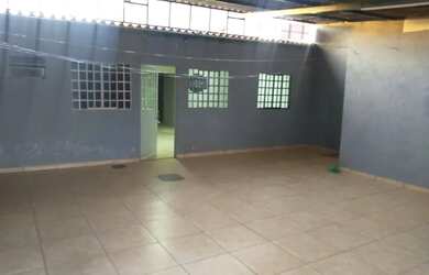 Imagem: A casa possui 2 Dormitórios, 2 Banheiros, 3 Vagas na garagem