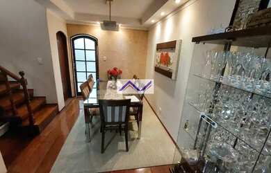 Imagem: A casa possui 3 Dormitórios, 2 Banheiros, 3 Vagas na garagem