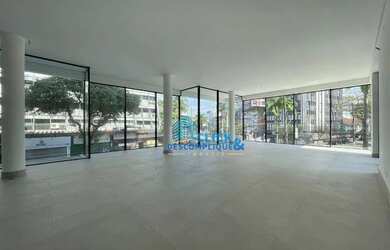 Imagem: O depósito possui 5 Vagas na garagem, 400m² de Área e está